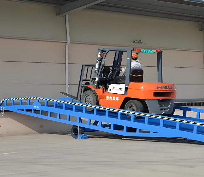 乐东移动式卸货平台（叉车用）